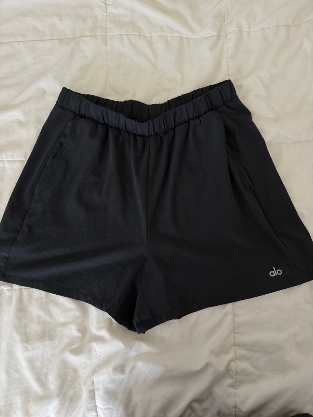 Alo Yoga Ready Set Short Medium w Pockets